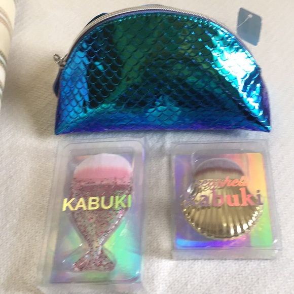 Makeup bundle with three items๐ท๐ท๐ท๐ธ๐๐ - Picture 1 of 4